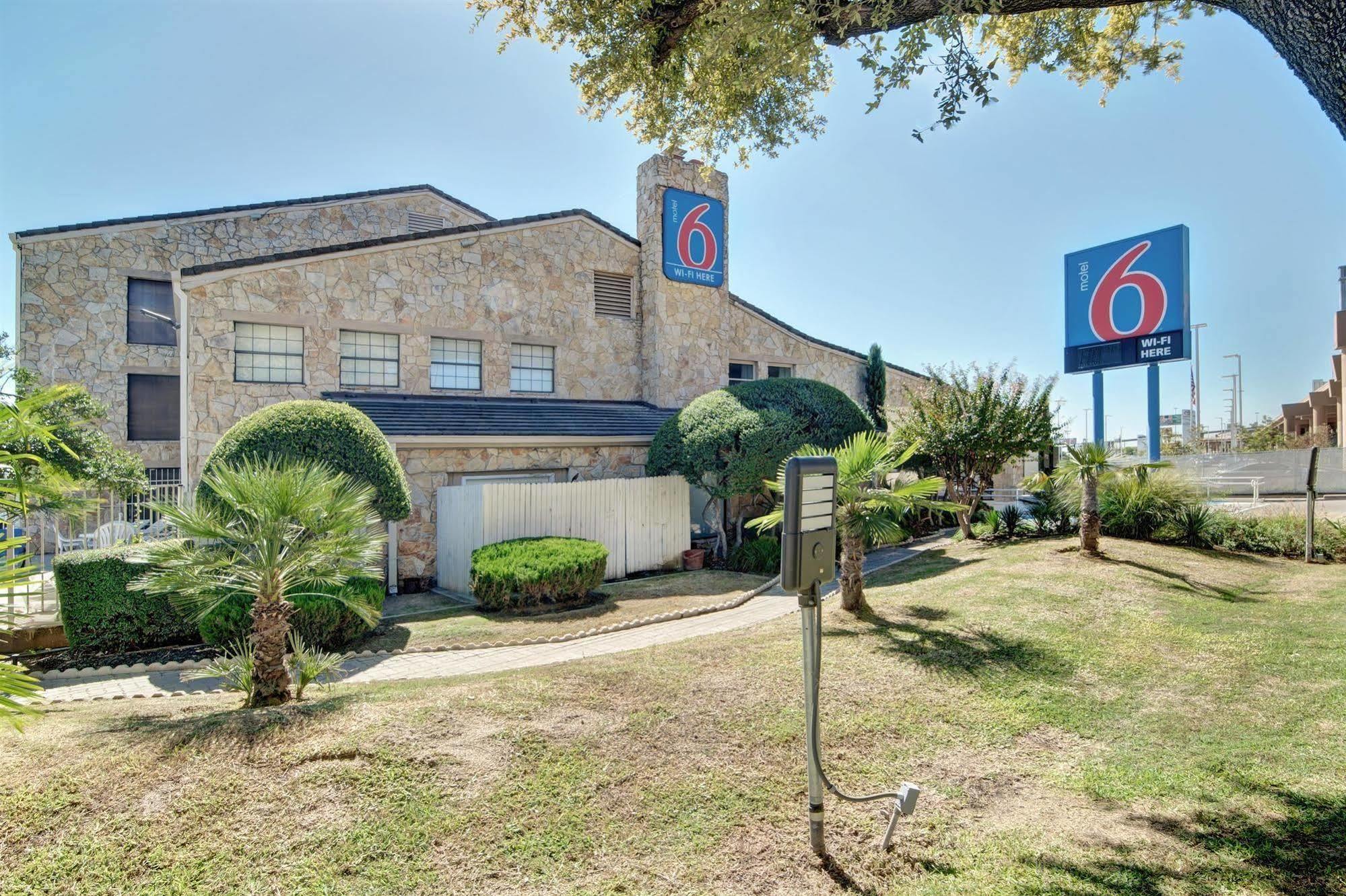 Motel 6-Dallas, Tx - Forest Lane エクステリア 写真